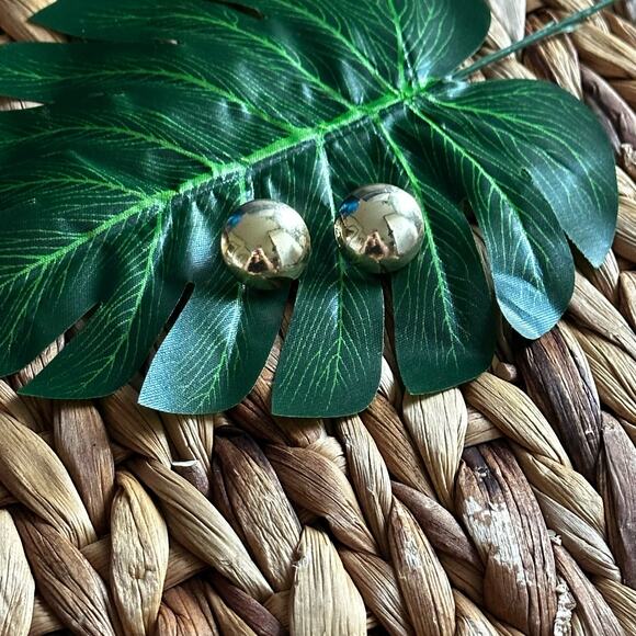 BOGO FREE LIGHTWEIGHT GOLD CLIP ON EARRINGS - Picture 1 of 4